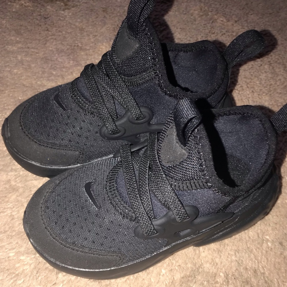 Nike toddler Prestos